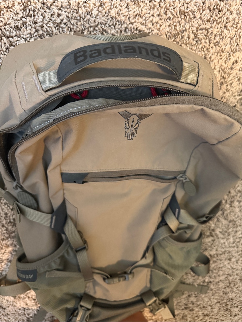Badlands Men’s Backpack in Olive